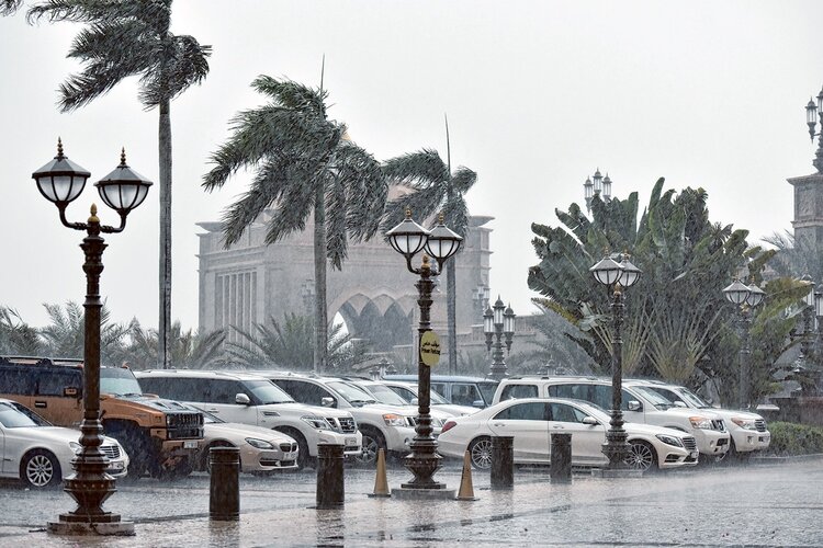 UAE Weather: Rain Chances and Strong Winds Forecast Until November 2